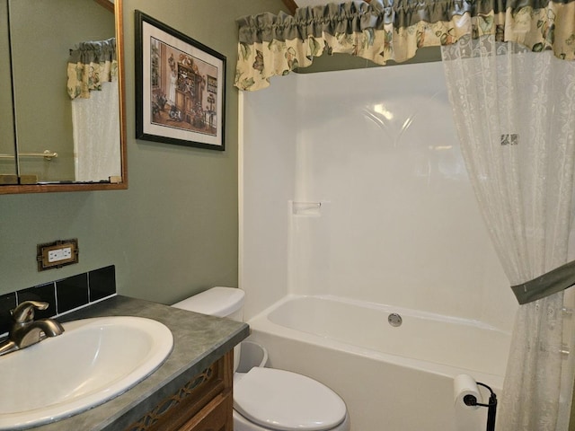 7098 Fire Tower Rd, Rhinelander, WI 54501 - bathroom featuring toilet, vanity, and shower / bath combo