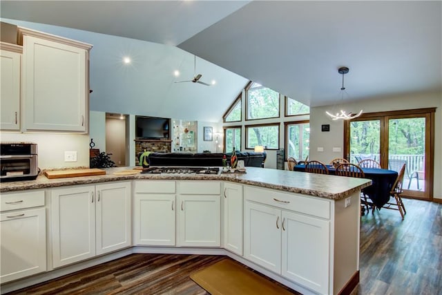 4708 Abbey Rd, Eau Claire, WI 54701 - kitchen featuring dark wood-style floors, a chandelier, a peninsula, plenty of natural light, and lofted ceiling