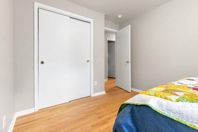 208 Edgewood Dr, Neenah, WI 54956 - bedroom with light wood-type flooring, baseboards, and a closet