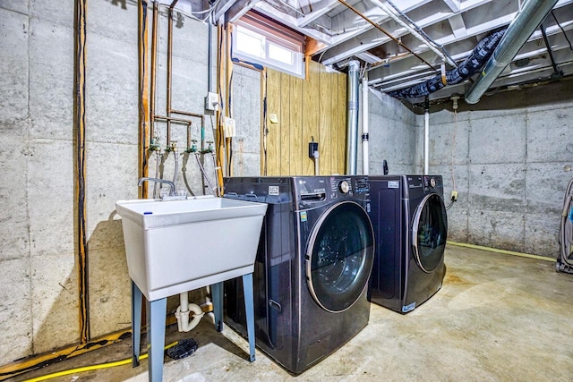 208 Edgewood Dr, Neenah, WI 54956 - laundry area with washing machine and dryer