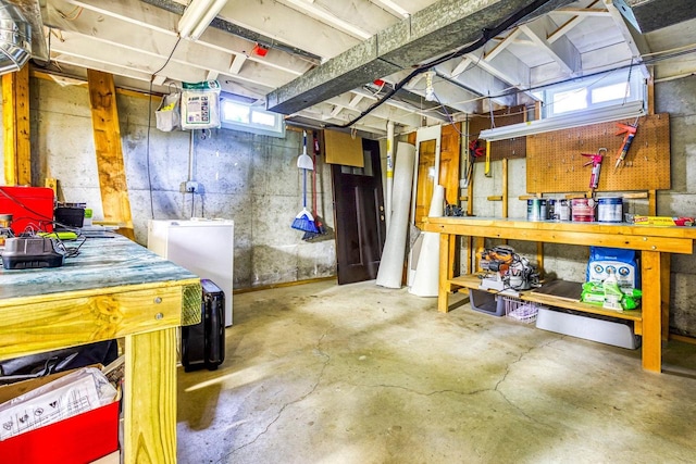 208 Edgewood Dr, Neenah, WI 54956 - below grade area with a workshop area