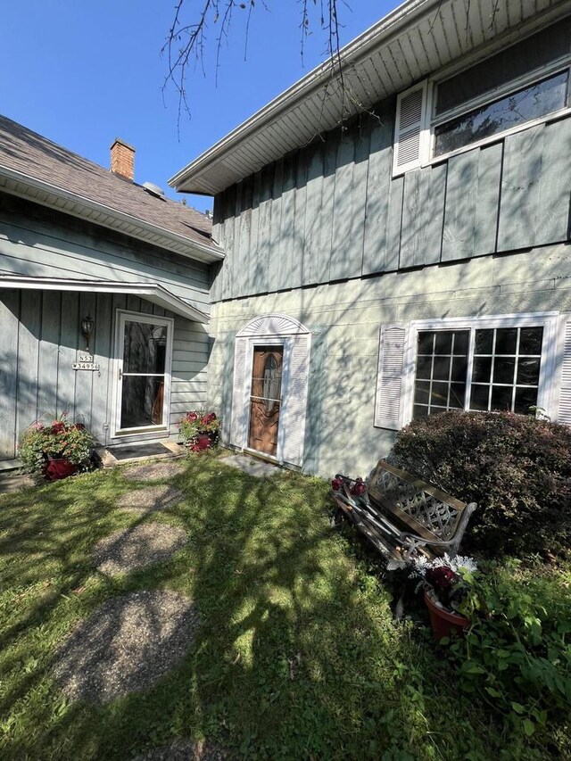 N53W34956 Rd B, Okauchee, WI 53069 - back of house featuring a yard