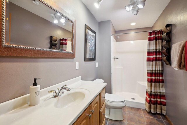 10 Prairie Hill Ct, Madison, WI 53719 - full bathroom with toilet, a shower with curtain, vanity, and tile patterned floors