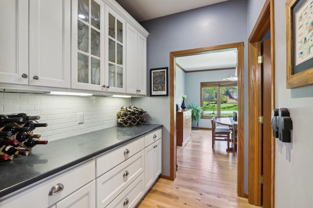 10 Prairie Hill Ct, Madison, WI 53719 - kitchen with tasteful backsplash, light wood finished floors, glass insert cabinets, white cabinets, and dark countertops