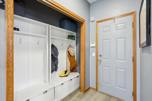 10 Prairie Hill Ct, Madison, WI 53719 - mudroom featuring light wood finished floors and baseboards