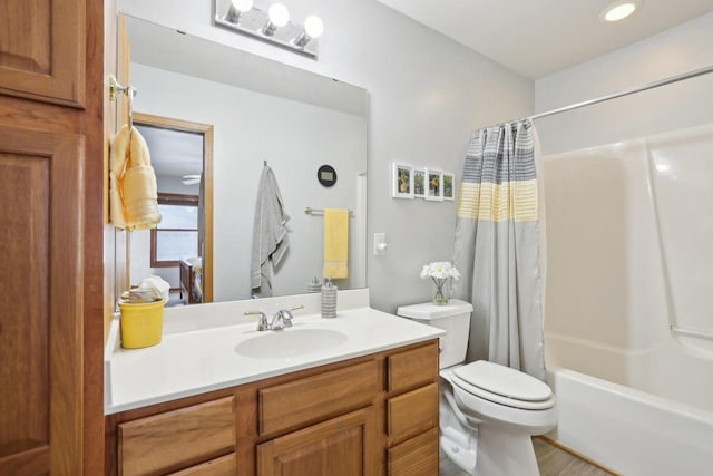 10 Prairie Hill Ct, Madison, WI 53719 - full bath with vanity, toilet, and shower / tub combo with curtain