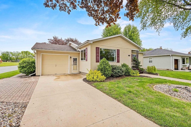904 S Hamlin St, Shawano, WI 54166 - single story home with a garage, driveway, and a front yard
