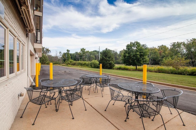 211 Oconomowoc Pkwy, Oconomowoc, WI 53066 - view of patio featuring outdoor dining space