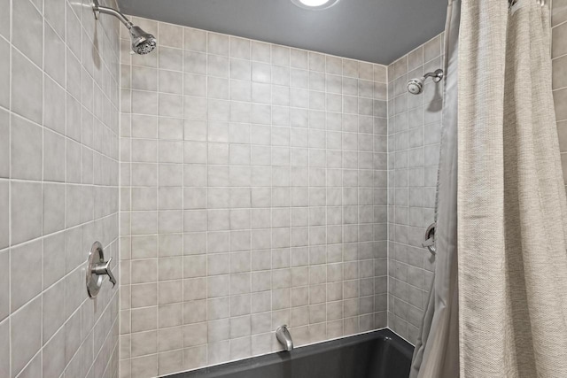 1115 Daniel Ct Unit 40, Neenah, WI 54956 - bathroom with shower / bath combination with curtain