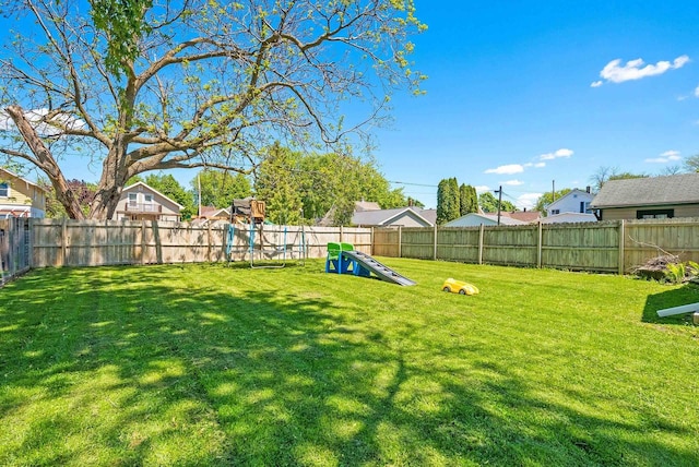 816 W Oklahoma St, Appleton, WI 54914 - view of yard featuring a residential view