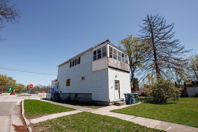 302 W Division St, Fond Du Lac, WI 54935 - view of home's exterior featuring a lawn