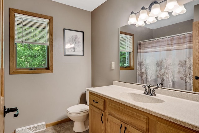 N17795 Trim Rd, Galesville, WI 54630 - bathroom featuring toilet, vanity, baseboards, and a shower with curtain
