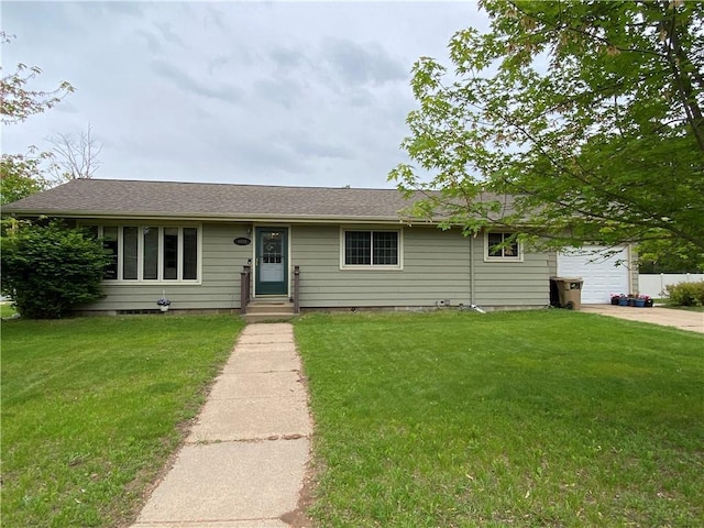 1808 Curtiss St, Eau Claire, WI 54703 - ranch-style house featuring a front yard, driveway, and roof with shingles