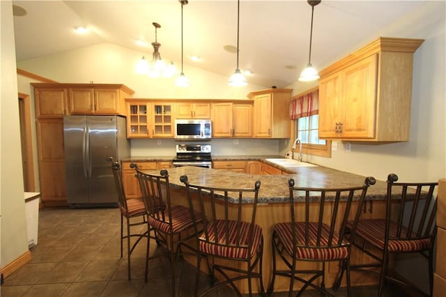 1808 Curtiss St, Eau Claire, WI 54703 - kitchen with stainless steel appliances, a sink, lofted ceiling, a peninsula, and glass insert cabinets