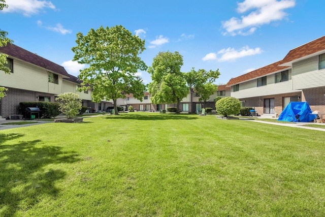6112 W Port Ave, Milwaukee, WI 53223 - view of green lawn featuring a residential view