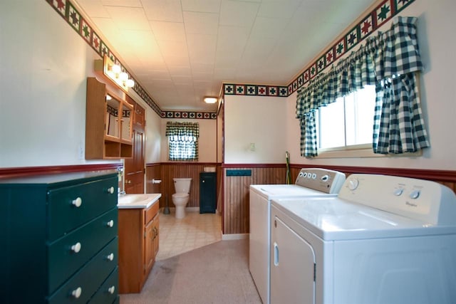 735 Oakwood St, Wild Rose, WI 54984 - laundry area featuring washer and clothes dryer and wainscoting