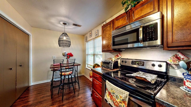 619 Reena Ave Unit 8, Fort Atkinson, WI 53538 - kitchen featuring stainless steel appliances, dark wood-style floors, dark countertops, and baseboards