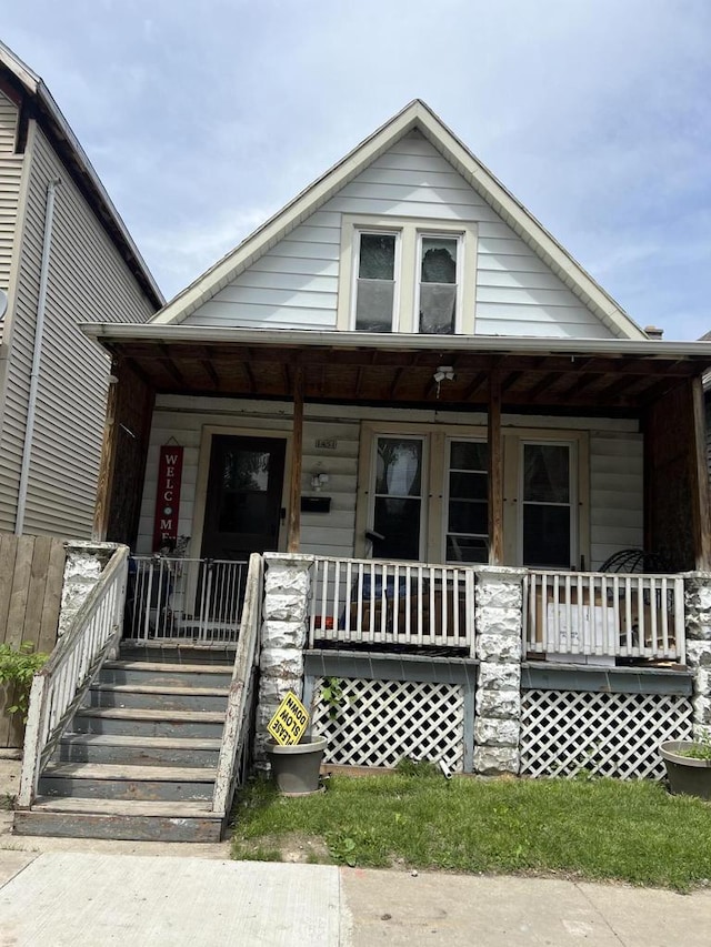 1451 S Union St, Milwaukee, WI 53204 - bungalow-style house with a porch
