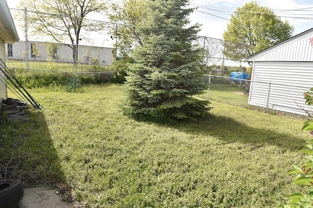 6655 N 78th St, Milwaukee, WI 53223 - view of yard