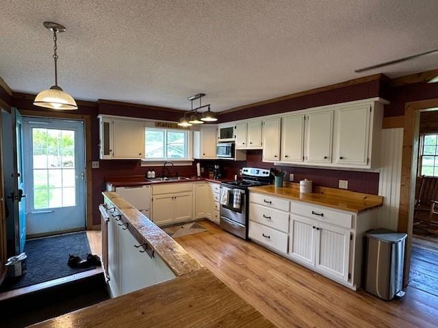 12258 Mosquito Brook Rd, Hayward, WI 54843 - kitchen with stainless steel appliances, a textured ceiling, a sink, light wood finished floors, and white cabinets