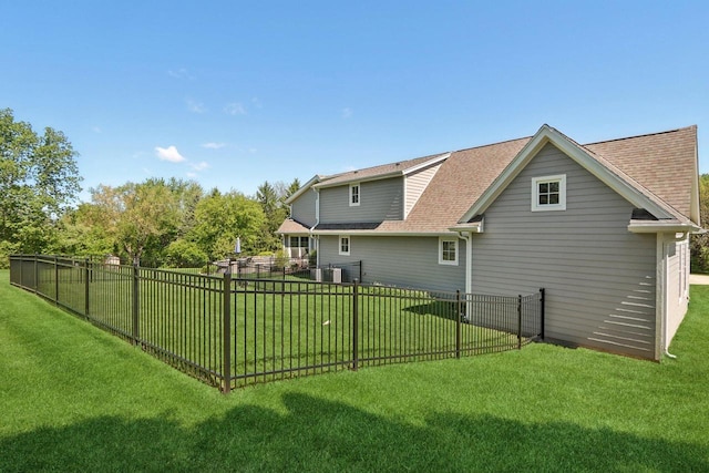 S36W27905 Robin Hill Cir, Waukesha, WI 53189 - rear view of property featuring a shingled roof