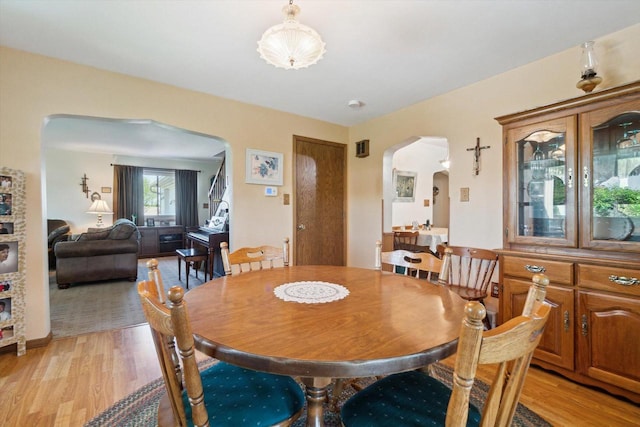 W7211 Pine Rd, Thorp, WI 54771 - dining space featuring arched walkways and light wood-style floors