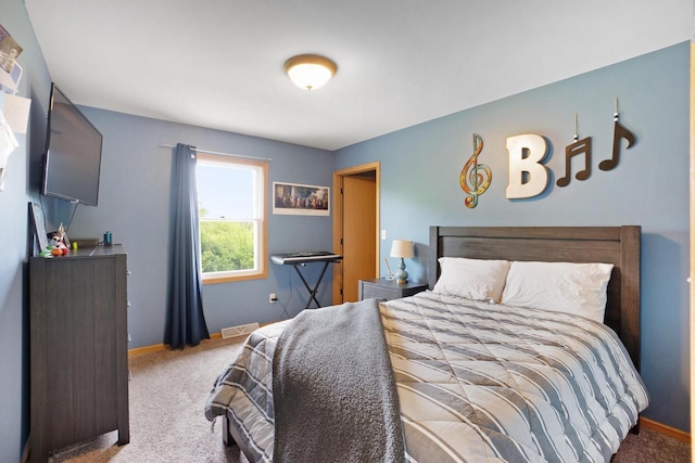 371 Thurow Dr, Oconomowoc, WI 53066 - bedroom featuring carpet flooring and baseboards