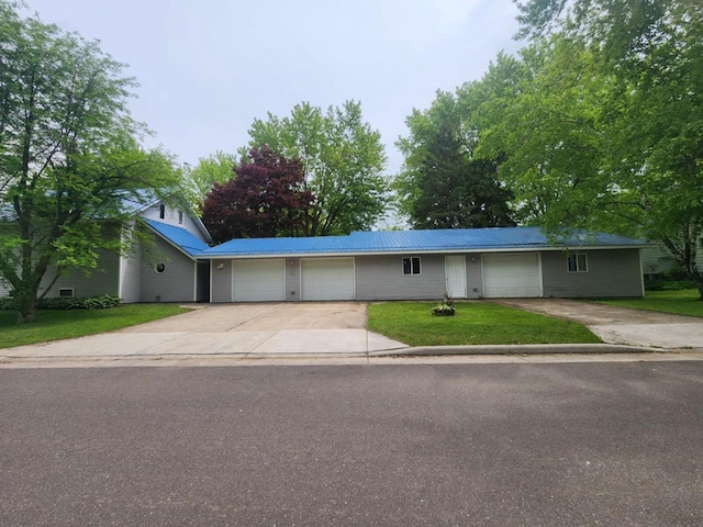 409 W Spence St, Colby, WI 54421 - single story home featuring a front yard, driveway, and metal roof