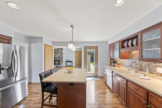 N101W16063 Santa Fe Dr, Germantown, WI 53022 - kitchen featuring appliances with stainless steel finishes, a sink, light countertops, a breakfast bar area, and recessed lighting