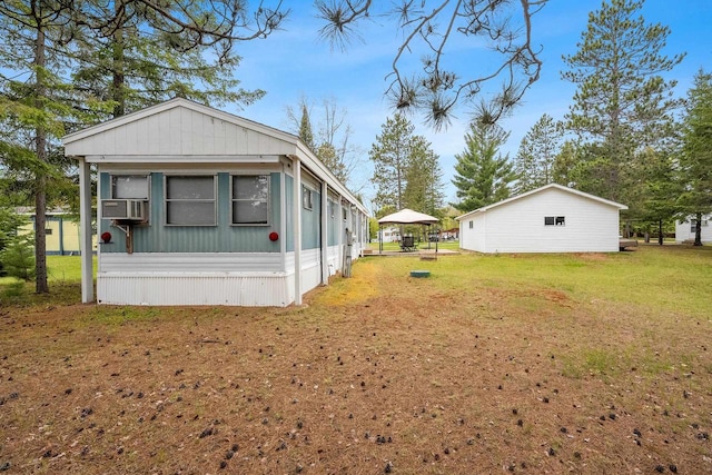 N9578 Dahleen Ln, Crivitz, WI 54114 - view of side of home with a lawn and cooling unit
