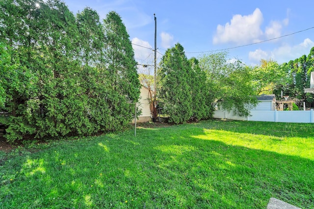 2254 N 73rd St, Wauwatosa, WI 53213 - view of yard