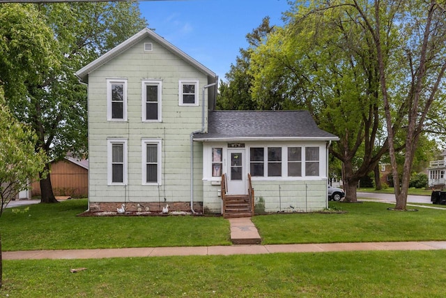 805 N State St, Appleton, WI 54911 - traditional home featuring entry steps, a front yard, and a shingled roof