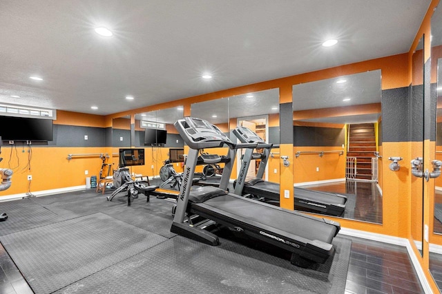 410 E Washington St, New London, WI 54961 - workout room with baseboards and recessed lighting