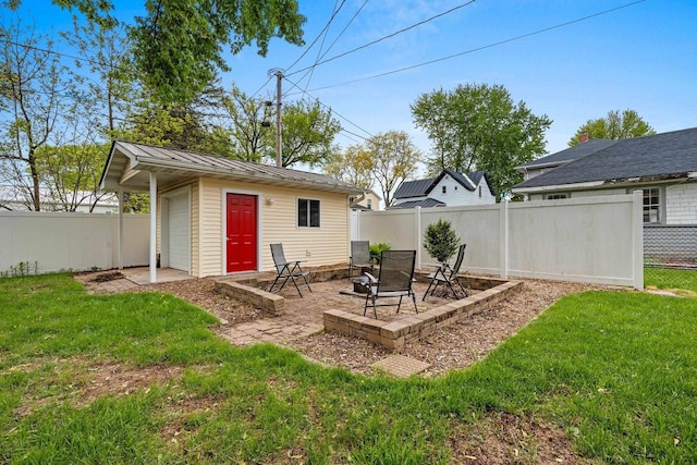 410 E Washington St, New London, WI 54961 - view of yard with an outdoor structure and a garage