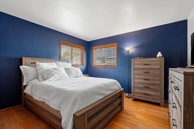 410 E Washington St, New London, WI 54961 - bedroom featuring light wood-style flooring and baseboards