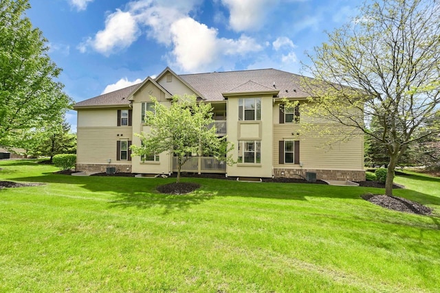 8687 S Deerwood Ln, Franklin, WI 53132 - rear view of house with a yard