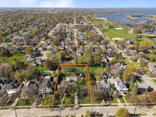 1030 Washington Ave, Oshkosh, WI 54901 - aerial view of residential area featuring a nearby body of water and property boundaries highlighted