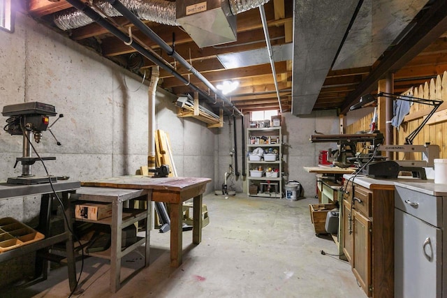3226 W Twin Willow Ct, Appleton, WI 54914 - unfinished below grade area featuring a workshop area