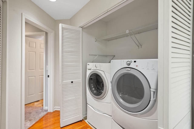 690 Valleyview Ct Unit 35-22, Lake Geneva, WI 53147 - laundry area featuring washing machine and clothes dryer and light wood finished floors