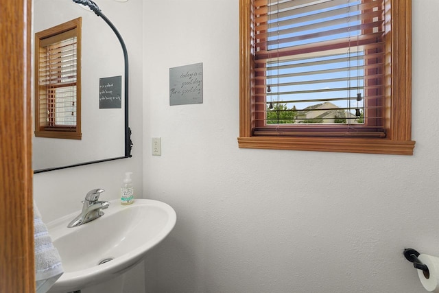 665 N Prairie Rd, Fond Du Lac, WI 54935 - bathroom featuring a sink