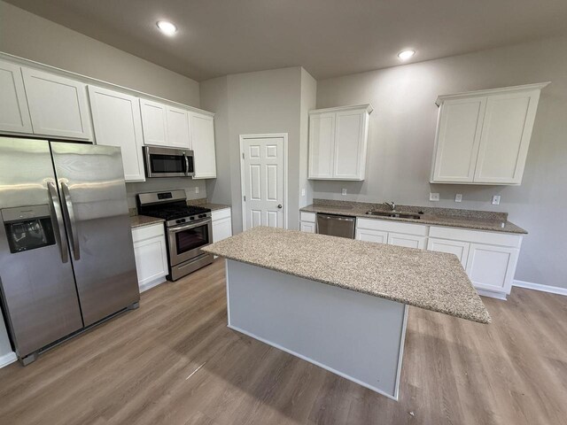 941 Colt Dr, Belleville, WI 53508 - kitchen featuring appliances with stainless steel finishes, a sink, light wood-style flooring, a center island, and recessed lighting