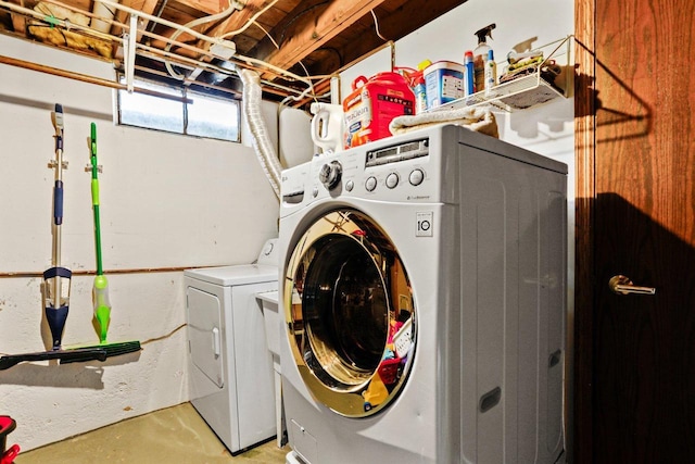 4705 Winnequah Rd, Monona, WI 53716 - laundry room featuring washing machine and clothes dryer