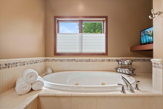 7197 Welford Pl, Sun Prairie, WI 53590 - bathroom featuring a whirlpool tub