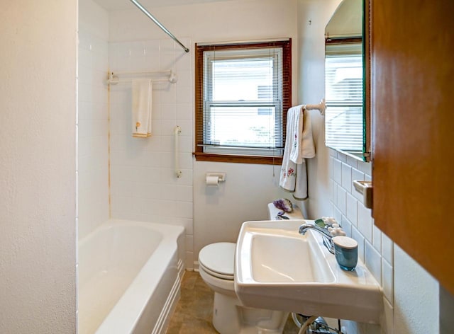 613 Anthony Ln, Madison, WI 53711 - bathroom featuring toilet, tub / shower combination, baseboards, and a sink
