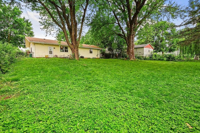 530 Dapin Rd, Madison, WI 53704 - view of yard