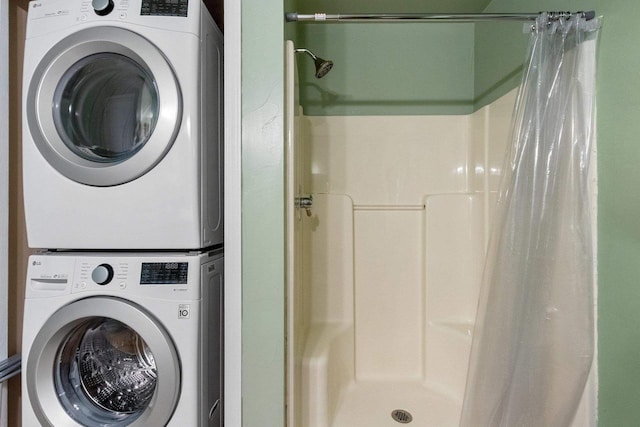 1243 Pond View Cir, De Pere, WI 54115 - bathroom with stacked washing machine and dryer and a shower with curtain