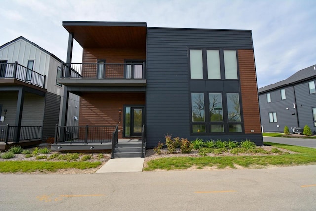 4200 E Lake Vista Blvd, Oak Creek, WI 53154 - contemporary home with a balcony