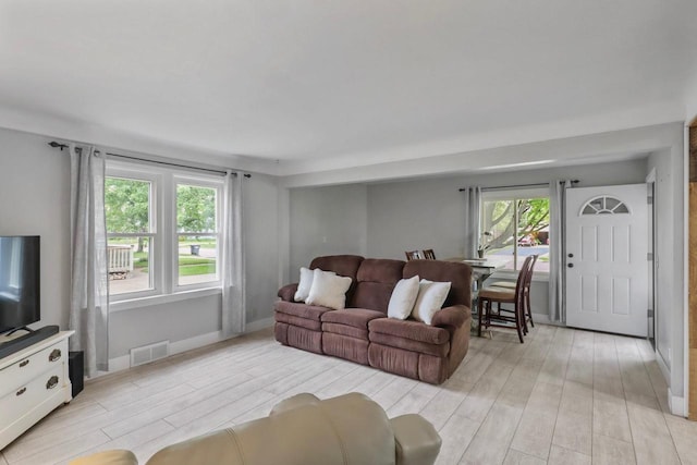 340 12th St S, Wisconsin Rapids, WI 54494 - living room featuring light wood-style floors and baseboards