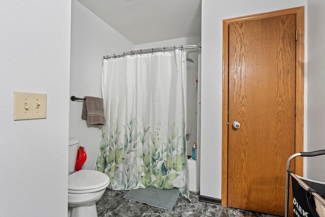 554 N Harvard Ave, Endeavor, WI 53930 - full bath with toilet and shower / bathtub combination with curtain