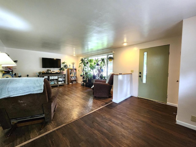 1130 10th St S, Wisconsin Rapids, WI 54494 - living area featuring wood finished floors and baseboards
